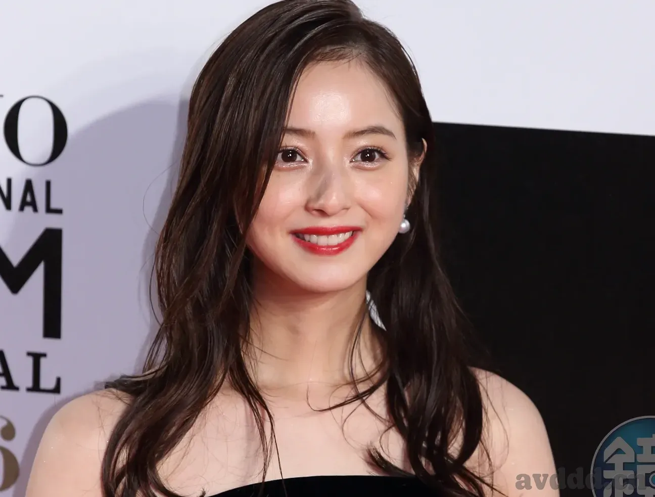 果冻传媒聂小倩过新年-聂小倩与果冻传媒共迎新春，传统与现代的温馨交融